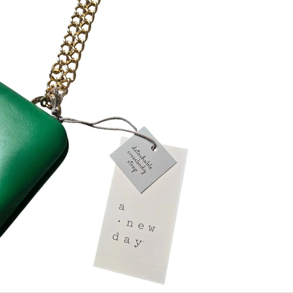 New Puff Clutch Vibrant Green Faux Leather - Sleek Gold Chain Strap Shoulder Bag
